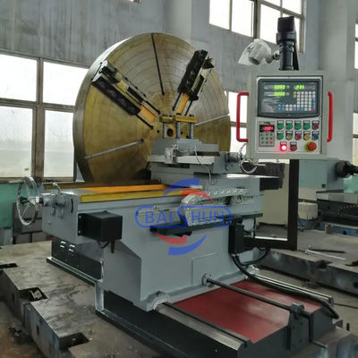 ماشین تراش CNC افقی به راحتی کار می کند و به تراش برای قالب لاستیک رو می کند